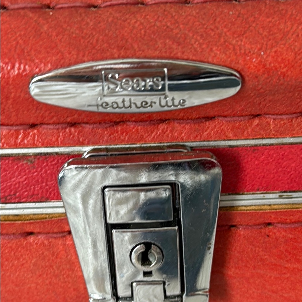 Sears Feather lite Vintage Red Travel Case - Picture 2 of 12